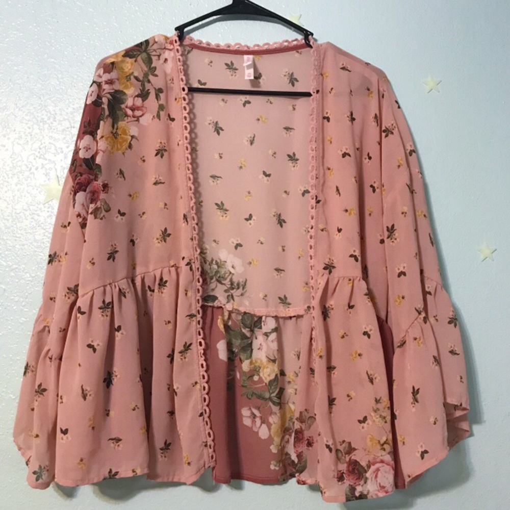 Xhilaration pink floral kimono